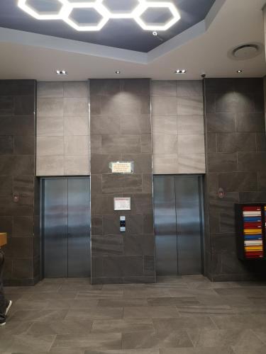 Trendy New York Style Apartment next to Century city conference centre, near Canal walk