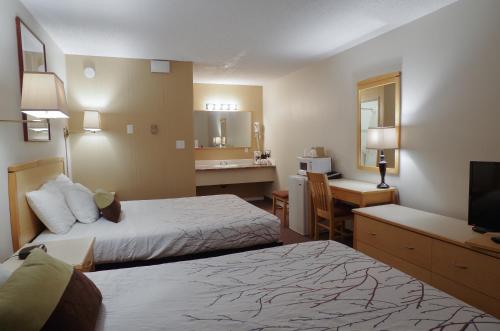 Two Queen Beds Pet Friendly Non-Smoking