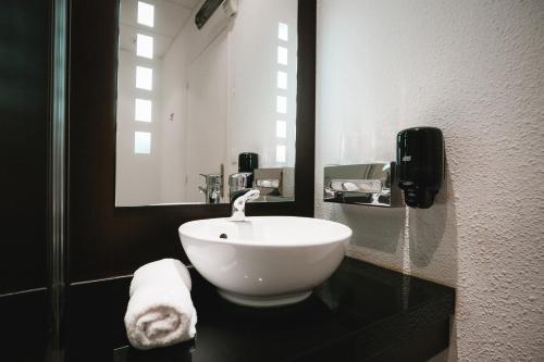 Zenia Hotel & Spa - image 11