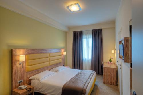 Giga Hotel