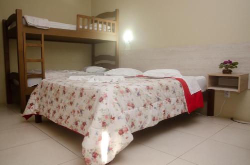1 double bed, 2 twin beds