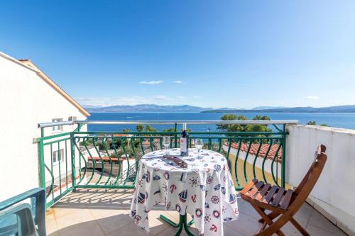 One-Bedroom Apartment with Balcony