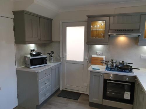 6 berth self catering house, 2 WC, secure off-road parking, Netflix gîte à louer Caldecott