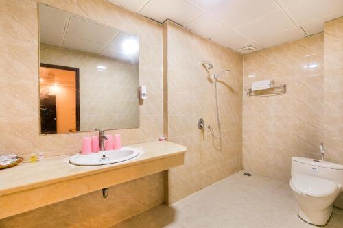 Bathroom, OYO 373 Habana Hotel in Gò Vấp