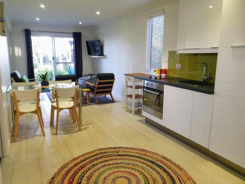 ห้องครัว, Goat Island Bungalow in อัลเวอร์สโตน