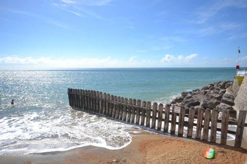 Sea Grove - image 2