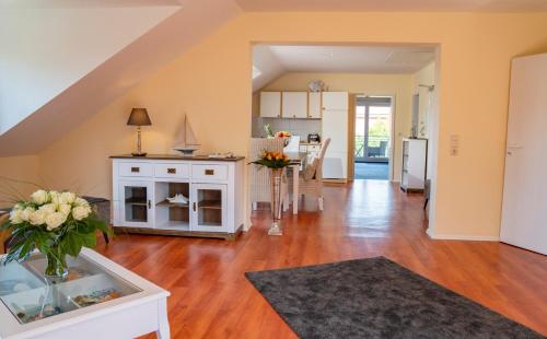 2 bedrooms, 4 beds