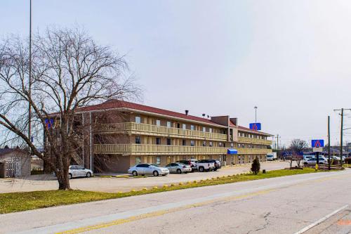 Motel 6-Cincinnati, OH - Photo 1 of 28