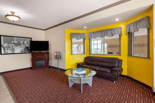 Super 8 by Wyndham Big Rapids