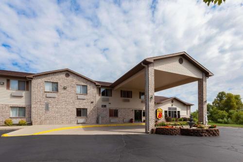 Super 8 by Wyndham Big Rapids