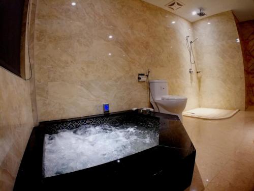 Shower, Song xia in Dali District