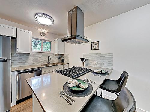 New Listing! Travis Heights Haven Near Trendy Soco Condo - main image