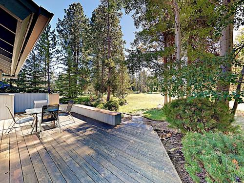 New Listing! Sunriver Gem On Woodlands Golf Course Home - image 5