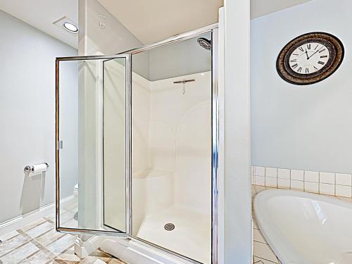 New Listing! Modern Townhome On Golf Course Townhouse - main image