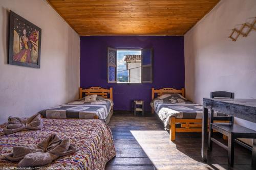 1 double bed, 2 twin beds