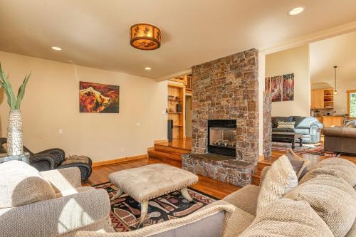 Spacious Tahoe Donner Basecamp With Private Hot Tub Home - main image