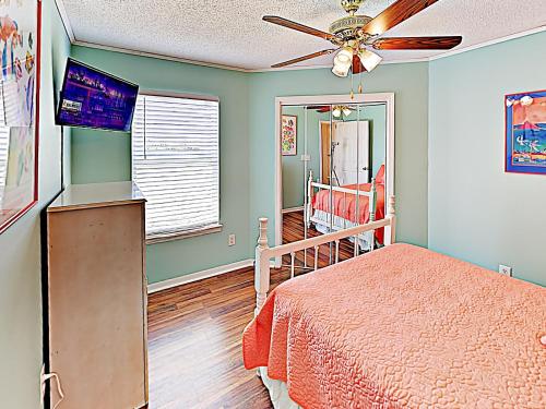 New Listing! Updated Coastal Home - Walk To Beach Home - image 6