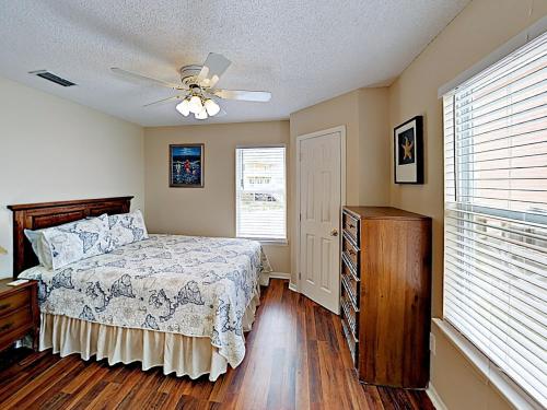 New Listing! Updated Coastal Home - Walk To Beach Home - image 7