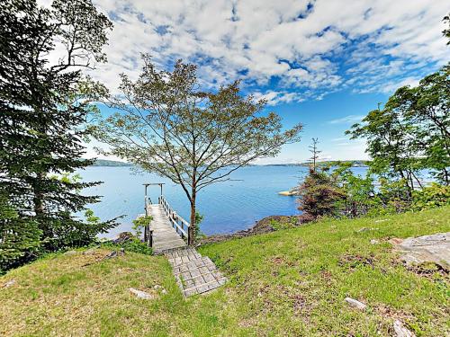 New Listing! 2 Waterfront Cottages, Near Town Cottage Boothbay 