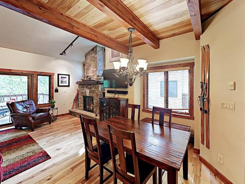 New Listing! Updated Retreat With Sauna Near Ski Lift Townhouse - image 4