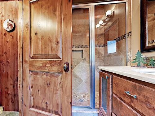 New Listing! Updated Retreat With Sauna Near Ski Lift Townhouse - image 5