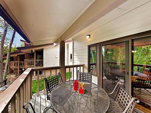 New Listing! Updated Retreat With Sauna Near Ski Lift Townhouse - image 7