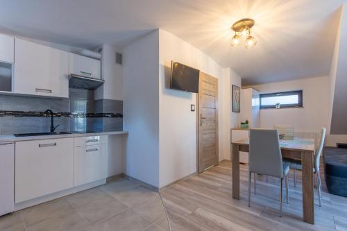 Triple Room with Balcony image 10