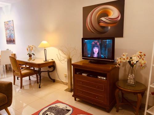 Skyview Univ360 Place Facing Mines Lake Skyview Univ360 Place Facing Mines Lake