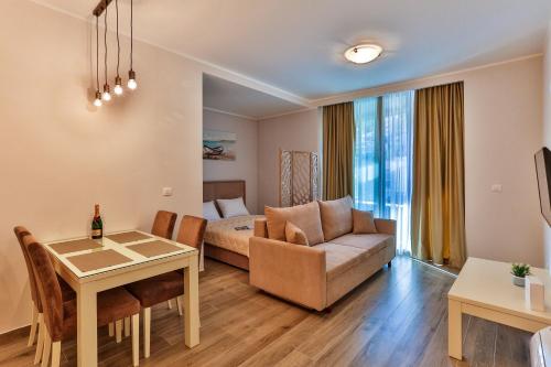 Studio Apartment image 5