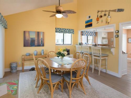 New Listing! Lake Forest Villa With Pool Near Beach Villa - image 5