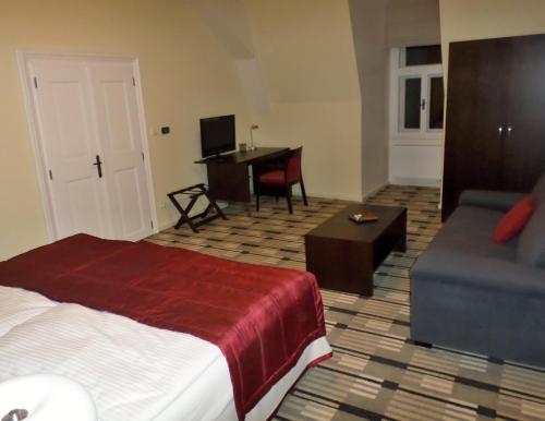 Superior Two-Bedroom Apartment image 10
