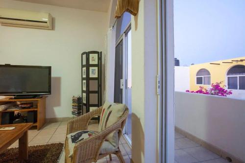 MODERN CENTRAL Home, Walk to the Beach