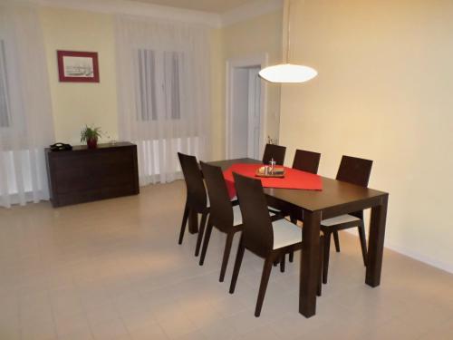 Superior One-Bedroom Apartment image 7