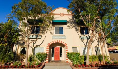 . Santa Paula Inn