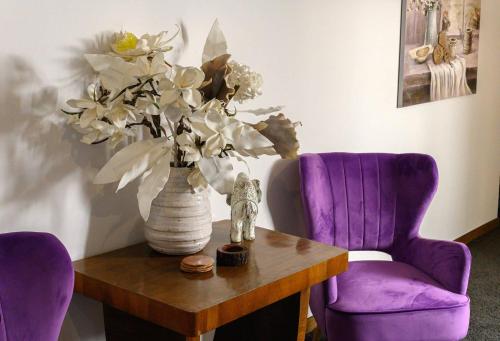 Фойє, Central Rooms in Каламата