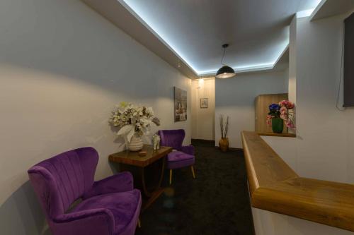 Фойє, Central Rooms in Каламата