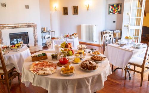 Ēdiens un dzērieni, Palazzo Sismonda in Corneliano d'Alba