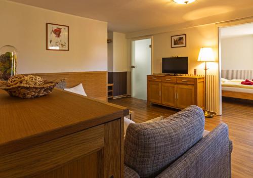 2 twin beds, 2 sofa beds