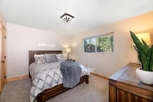 New Listing! Alpine Haven W/ Sauna & Hot Tub Home - image 5