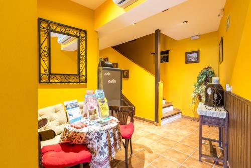 Hostal El Escudo de Mijas - image 4