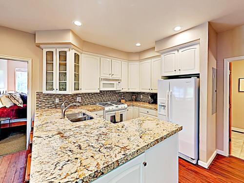 New Listing! Main Street Retreat: Private Hot Tub Home - image 5