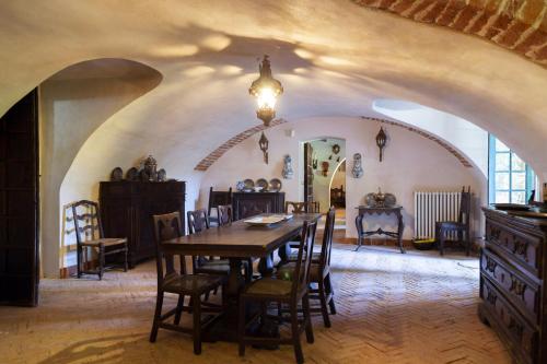 Palazzo Sismonda in Corneliano d'Alba