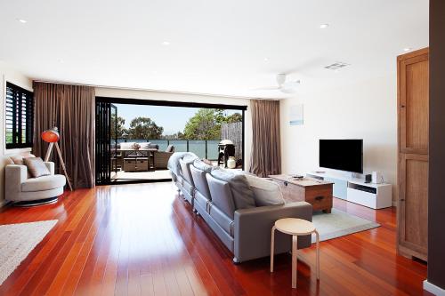 Luxury Family Entertainer Minutes From Manly Beach - image 3