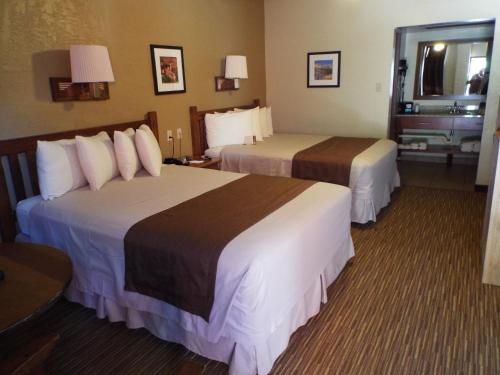 2 queen beds
