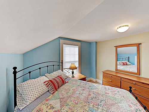 New Listing! New England “Firehouse Cottage” - image 2
