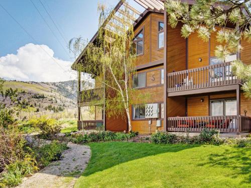 New Listing! Refined Resort-Style Ski Condo Condo - image 6