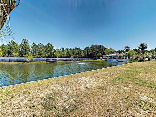 Updated Getaway With Pool & Patio Overlooking Pond Condo - image 5