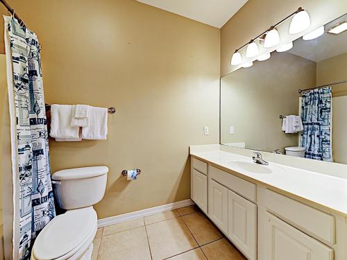 Updated Getaway With Pool & Patio Overlooking Pond Condo - image 6