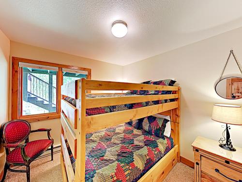 New Listing! Vail Valley Escape Shuttle To Slopes Townhouse - image 8