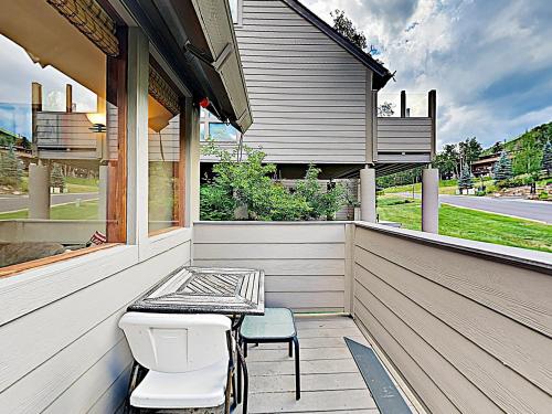 New Listing! Alpine Gem With Hot Tub Near Lift Condo - image 5